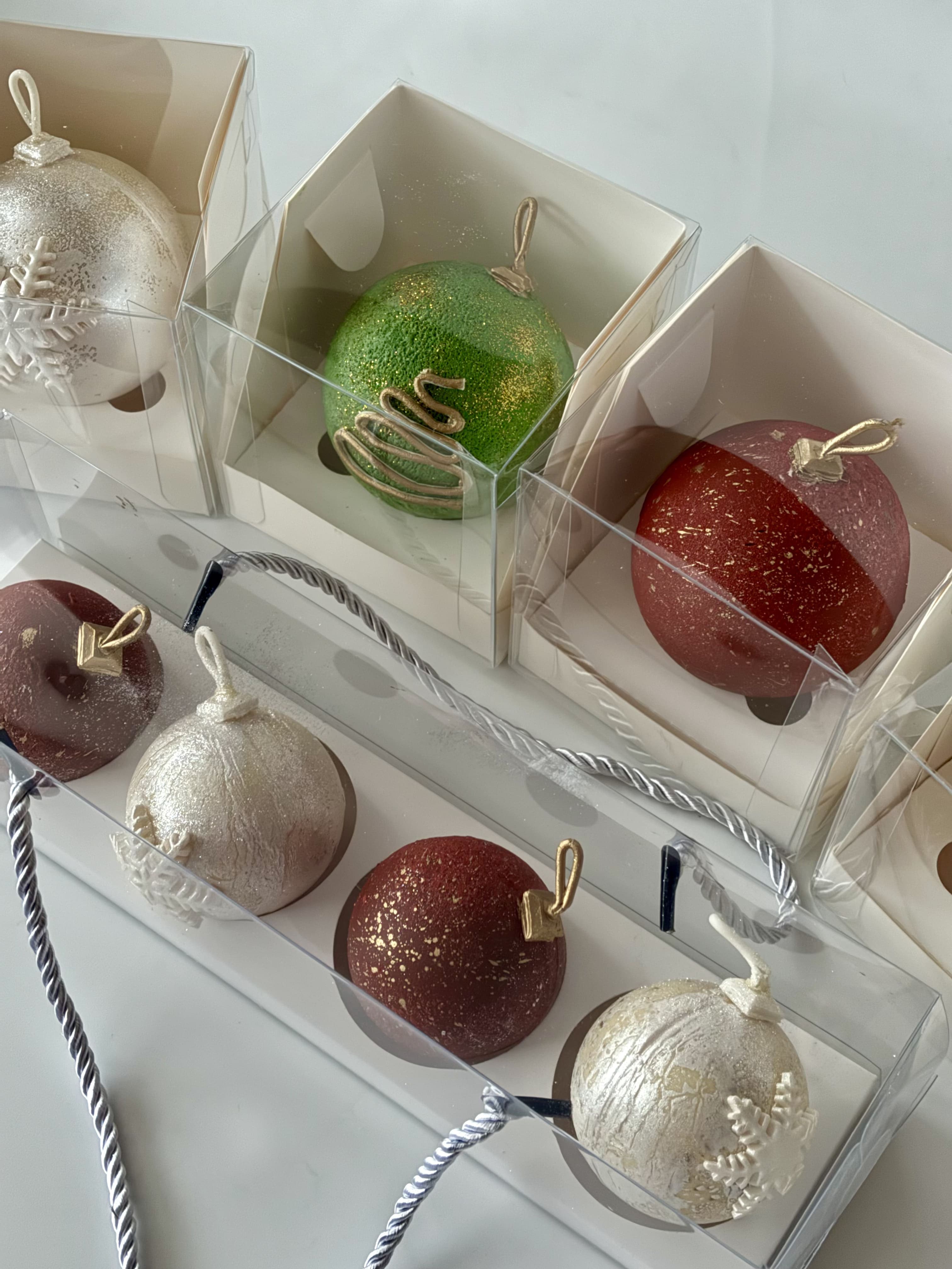 Шоколадные шарики с новогодними пожеланиями